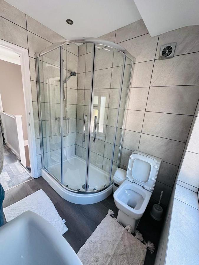 Burmese - 5 Bedroom House Earley Екстер'єр фото