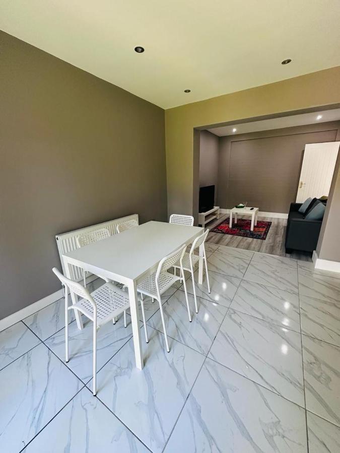 Burmese - 5 Bedroom House Earley Екстер'єр фото