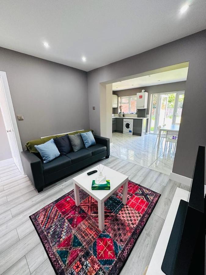 Burmese - 5 Bedroom House Earley Екстер'єр фото