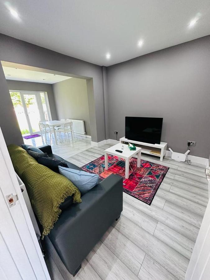 Burmese - 5 Bedroom House Earley Екстер'єр фото
